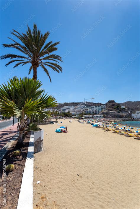 The village of Puerto Rico and the beach on Gran Canaria Stock Photo ...