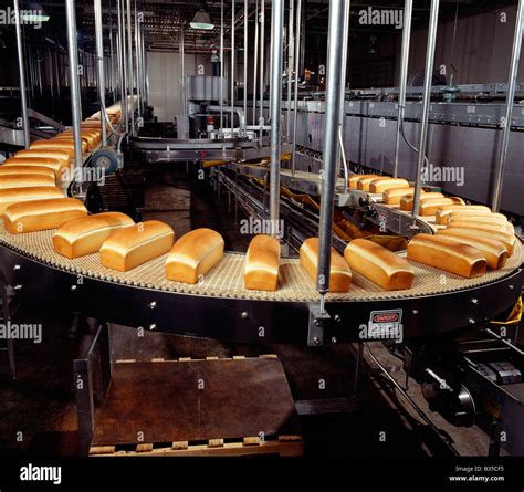 Baking bread at commercial bakery in Batesville, Arkansas, USA Stock ...