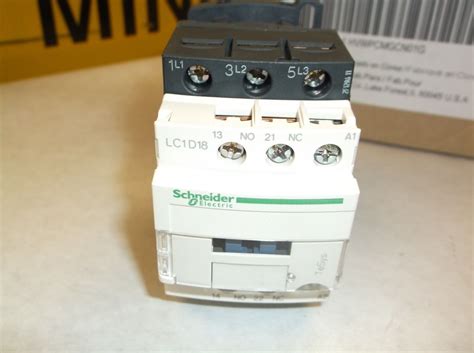 Schneider Electric Contactor LC1D18FE7 3 P 1 NC AC Switching E62J