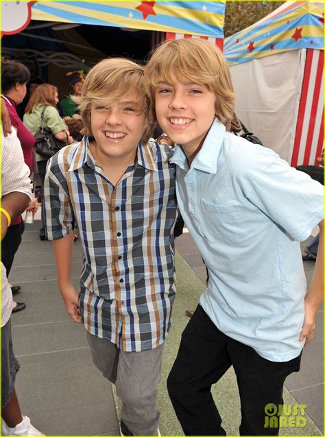 Dylan Sprouse Doesn't Watch Brother Cole's Show 'Riverdale': Photo ...