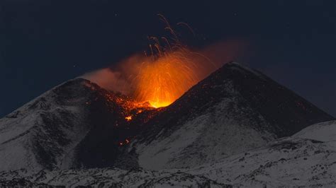 İtalya da Etna Yanardağı nda hareketlilik TRT Haber Foto Galeri