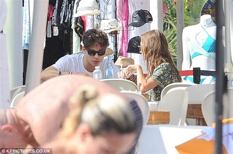 Joey Essex Puckers Up With Girlfriend Georgie Purves Daily Mail Online