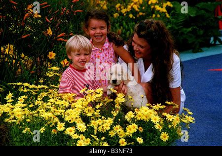 Annabel Croft TV Presenter July 1998 With her daughter Amber at the ...