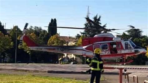 Escursionista Cade Nel Bosco Soccorso Dai Vigili Del Fuoco