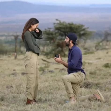 Photo of Ranbir Kapoor proposing to Alia Bhatt goes viral, check out ...