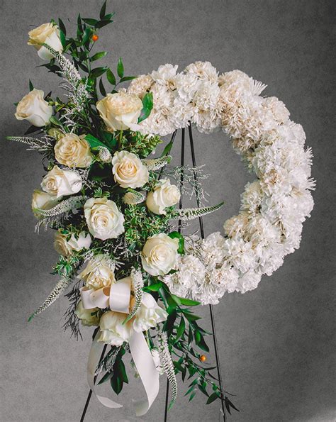 Timeless Tranquility White Standing Wreath - Making Dream