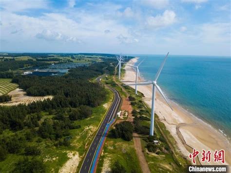 航拍海南环岛旅游公路 预计今年12月底全线建成通车