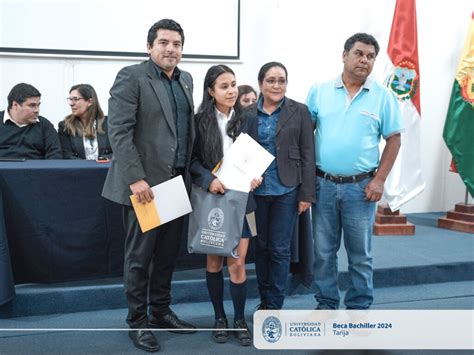 Estudiantes Reciben El Beneficio De La Beca Bachiller De La Ucb