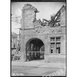 ImagesDéfense Péronne Somme Hôtel de ville façade sud et arcades