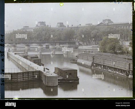 Paris 1st Arr France The Barrage De La Monnaie The Pont Des Arts