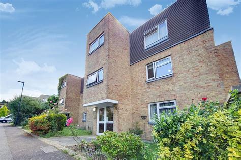 Elizabeth Gardens Stanmore 2 Bed Apartment £367500