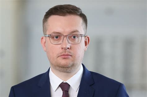 Robert Winnicki zagłosował przeciw Finlandii w NATO Poseł Konfederacji