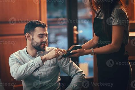 The Smart, Effortless And Easy Way To Pay 13877329 Stock Photo at Vecteezy