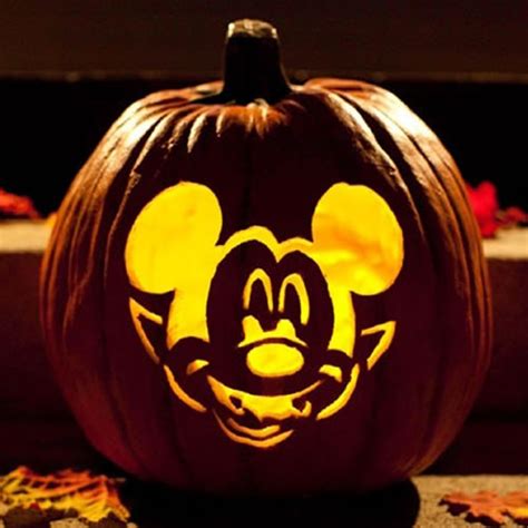 How to craft halloween mickey vampire pumpkin stencil - Hellokids.com