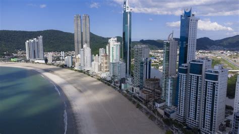 Balneário Camboriú tem os dez prédios mais altos do Brasil Veja quais