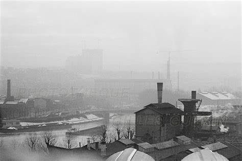 Photo noir et blanc 1974 Usines Renault à Boulogne Billancourt et la