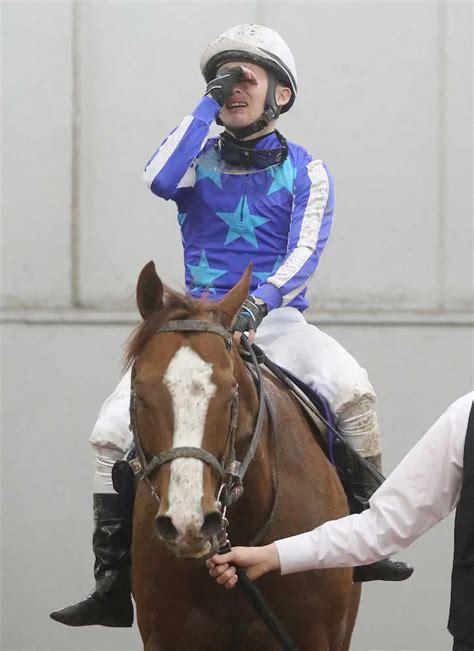 ＜中京競馬 11r・高松宮記念＞高松宮記念を制し、涙するナランフレグ騎乗の丸田（撮影・椎名 航） ― スポニチ Sponichi Annex