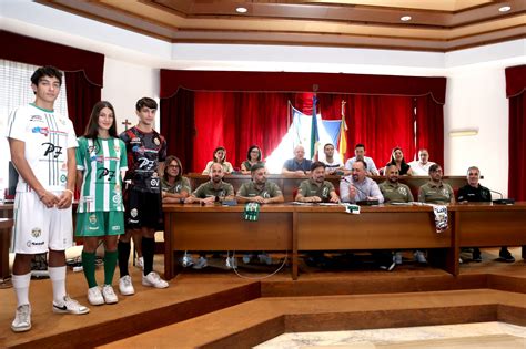 Grande Entusiasmo Per La Presentazione Del Gravina Football Club