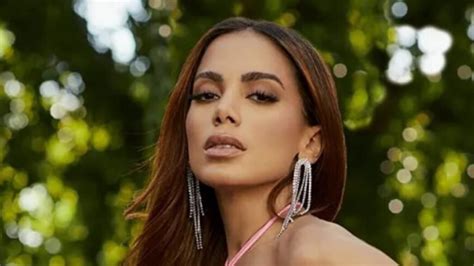 Anitta Revela Que Sofre Com Endometriose Entenda Essa Doença Vida E Ação