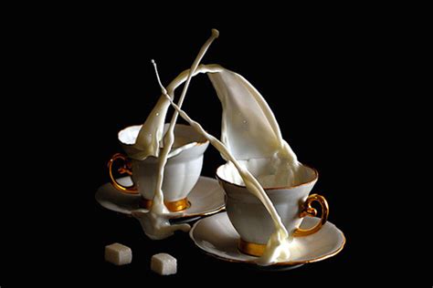 Photography that fights gravity at coffee time