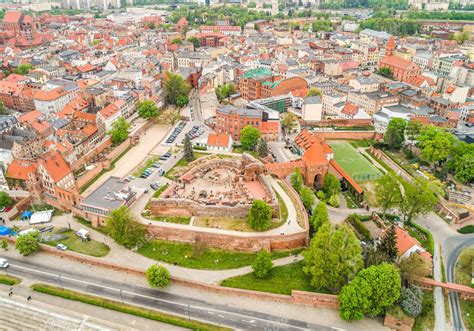 Paisaje Del Casco Antiguo De Torun Con Las Ruinas Del Castillo