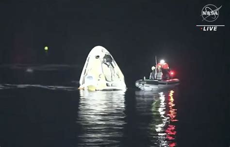 Spacex Returns 4 Astronauts To Earth Rare Night Splashdown