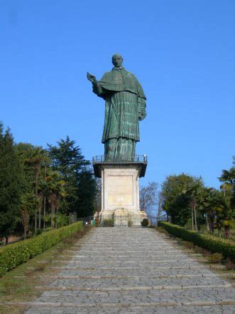 Statue of San Carlo Borromeo - Consorzio Motoscafisti delle Isole Borromee