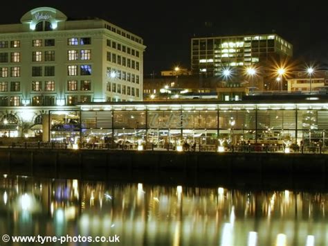 Newcastle Quayside night photos (©) LJB