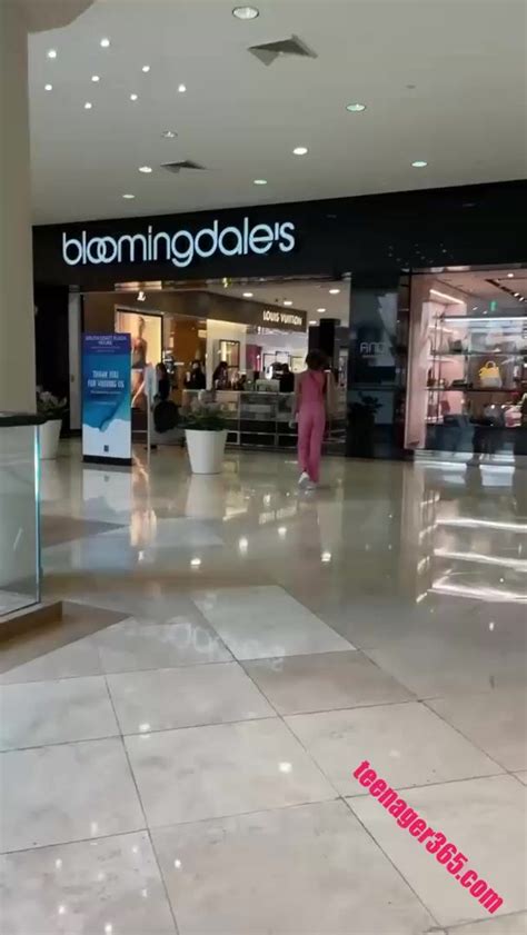 Layna Boo Play W Her Pussy In The Mall Videos Leaked