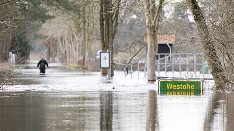 Hochwasser In Deutschland Lage Bleibt Angespannt Scholz Plant Besuch