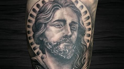 Jesus Cristo E Pomba Da Paz Realismo Preto E Cinza Tatua E Fala