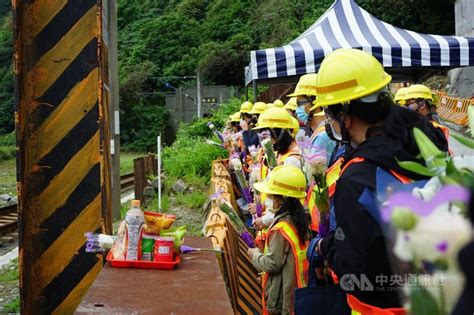 太魯閣事故週年 罹難者家屬至事故現場憑弔 影 地方 中央社 Cna