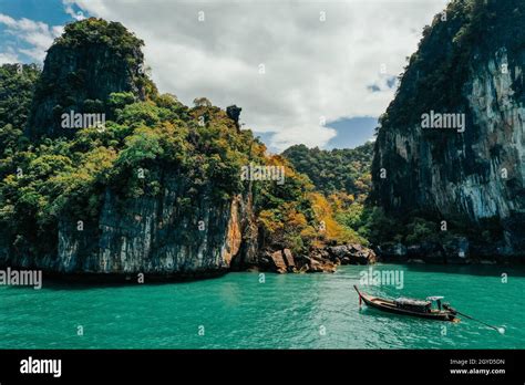 Fishing boat on the calm sea in Mu Koh Chang National Park, Ko ...