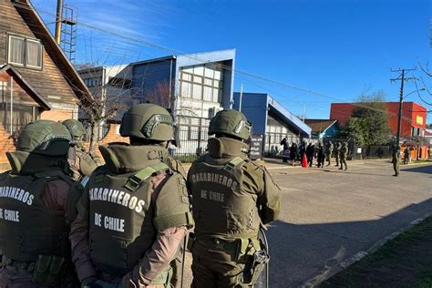 Carabineros Desaloja Municipalidad De Ercilla La Tercera