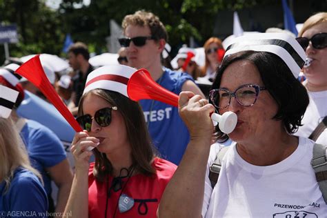 Protest Piel Gniarek Pod Sejmem Stop Degradacji I Dyskryminacji