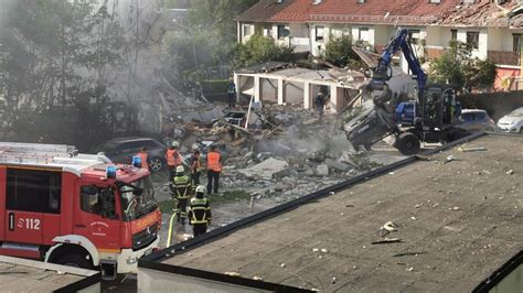 Memmingen Nach Explosion J Hriger Tot Aus Tr Mmern Geborgen Der