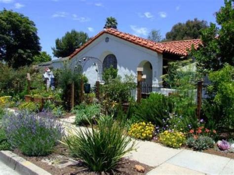 25 Sustainable Garden Ideas to Start Eco-Friendly Lifestyle