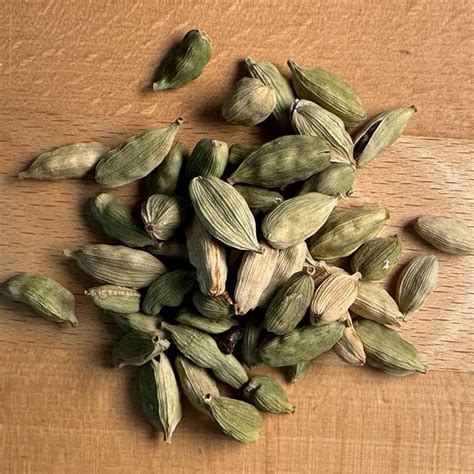 Ways To Use Cardamom Essential Oil Oshadhi Essential Oils