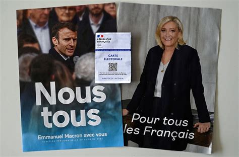 French Elections Macron Poised To Win Le Pen Racing Hard