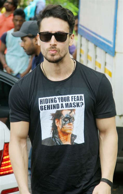 Tiger Shroff Trolls War Co Actor Hrithik Roshan In A Unique Way India Tv