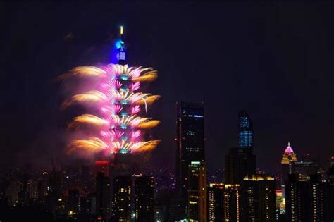 圖輯》2024台北最high新年城 台北101煙火秀迎新年 生活 中時