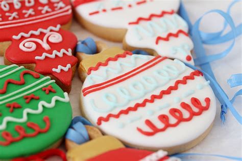 Galletas decoradas de bolas de Navidad Postreadicción Cursos de