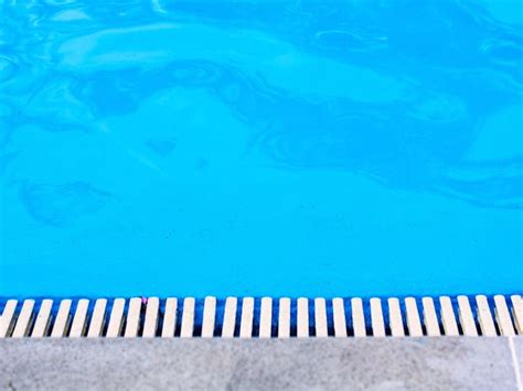 Does Chlorine Lower pH in Pools? | Best Guide 2024