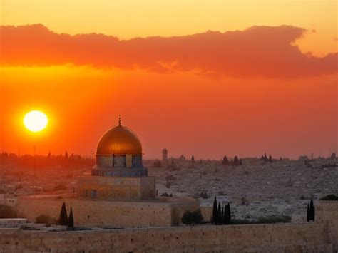 Premium AI Image Sunrise Over Jerusalem