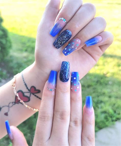 Unleash the Beauty of Blue Ombre Nails丨MOROVAN