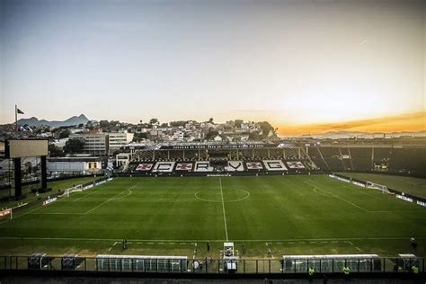 V Deo Mostra As Condi Es Do Gramado De S O Janu Rio Supervasco