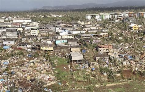 Cyclone à Mayotte Larchipel avant et après le passage de Chido en