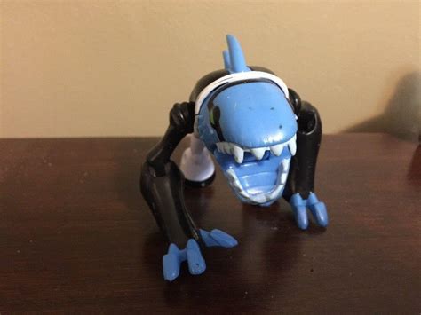 Ben 10 Articguana Ultimate Alien Action Figure Blue Opening Jaw