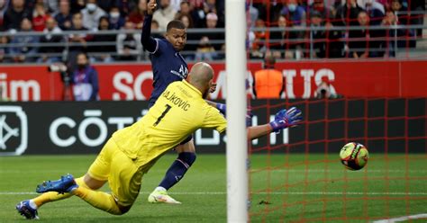 Messi Makes PSG Debut As Mbappe Steals The Show New Straits Times