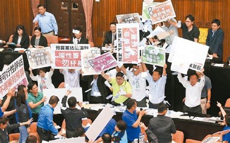 台湾“立法院”蓝绿“分治” 各拥其主各自开会 台湾时政 东南网